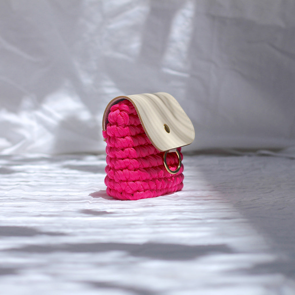 Mini pochette au crochet rose fuchsia