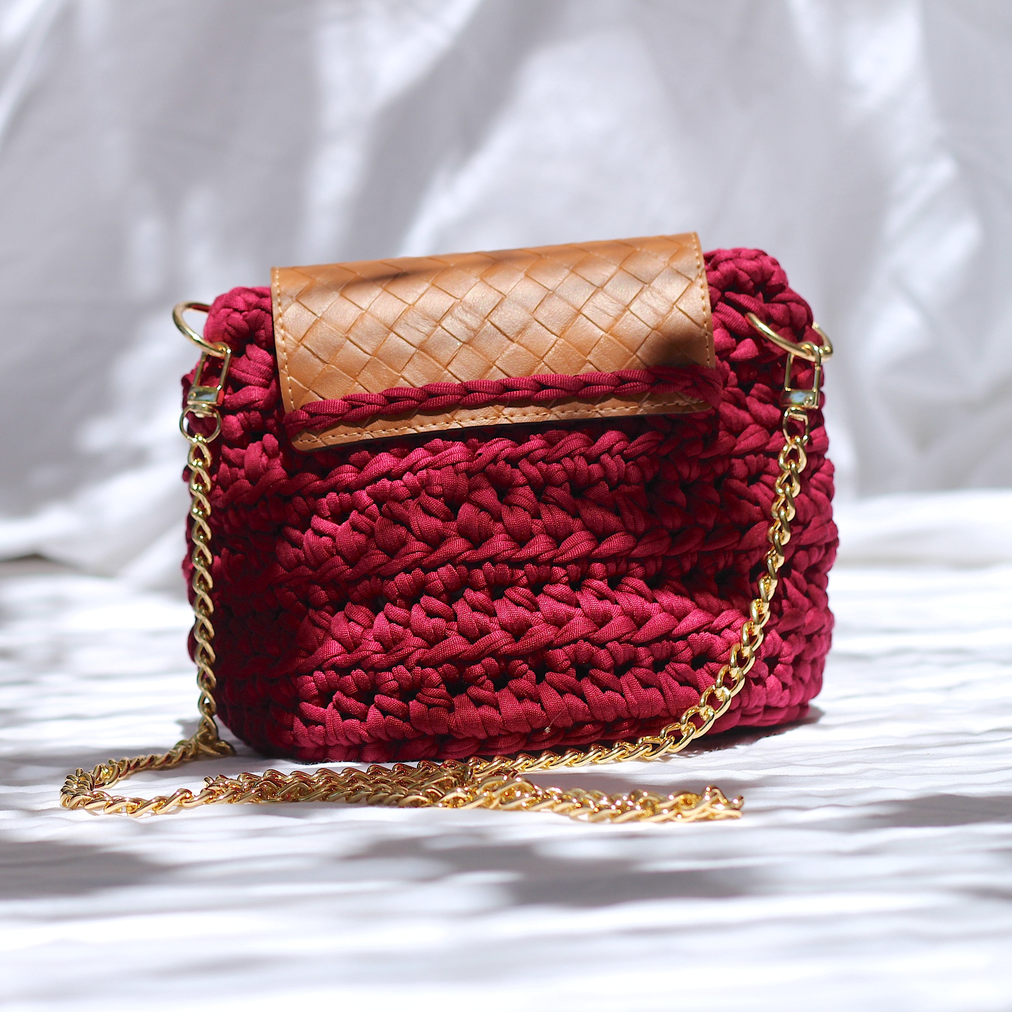 Sac bandoulière au crochet bordeaux