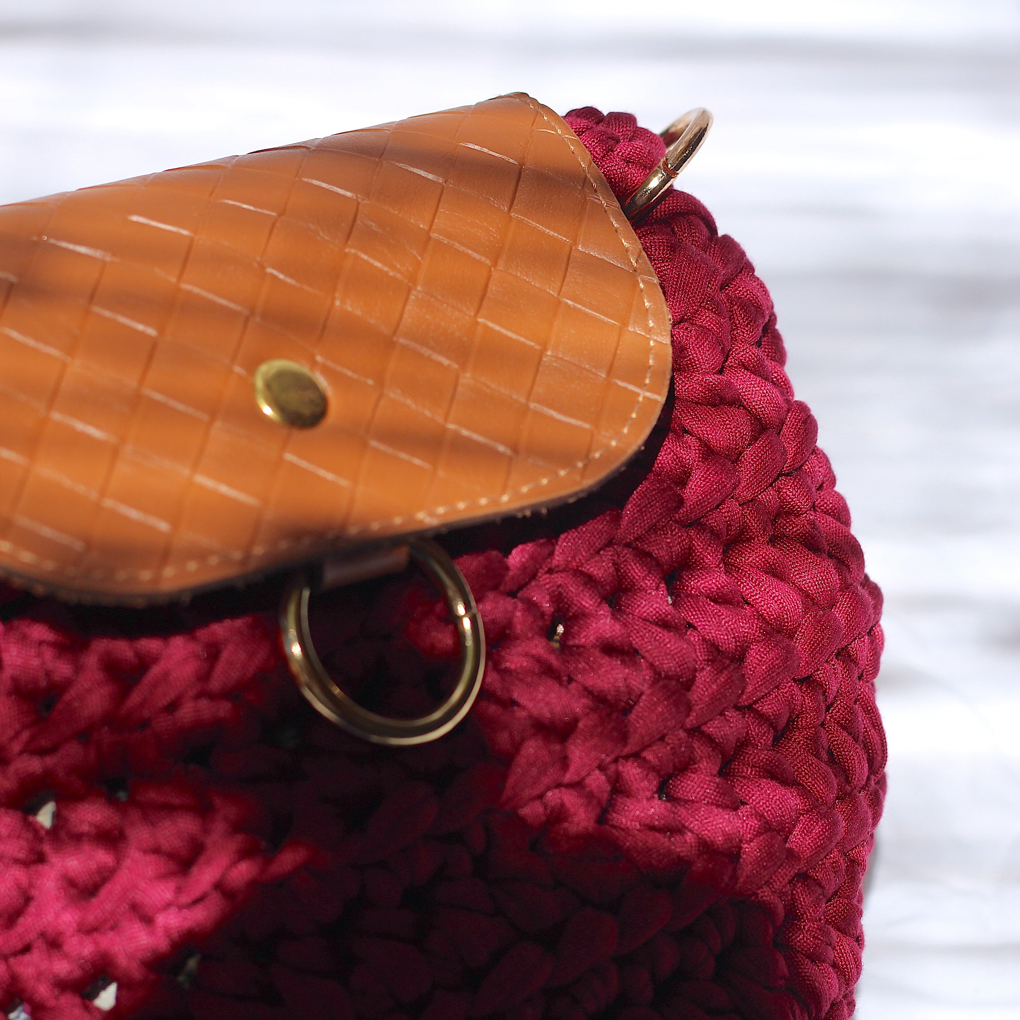 Sac bandoulière au crochet bordeaux