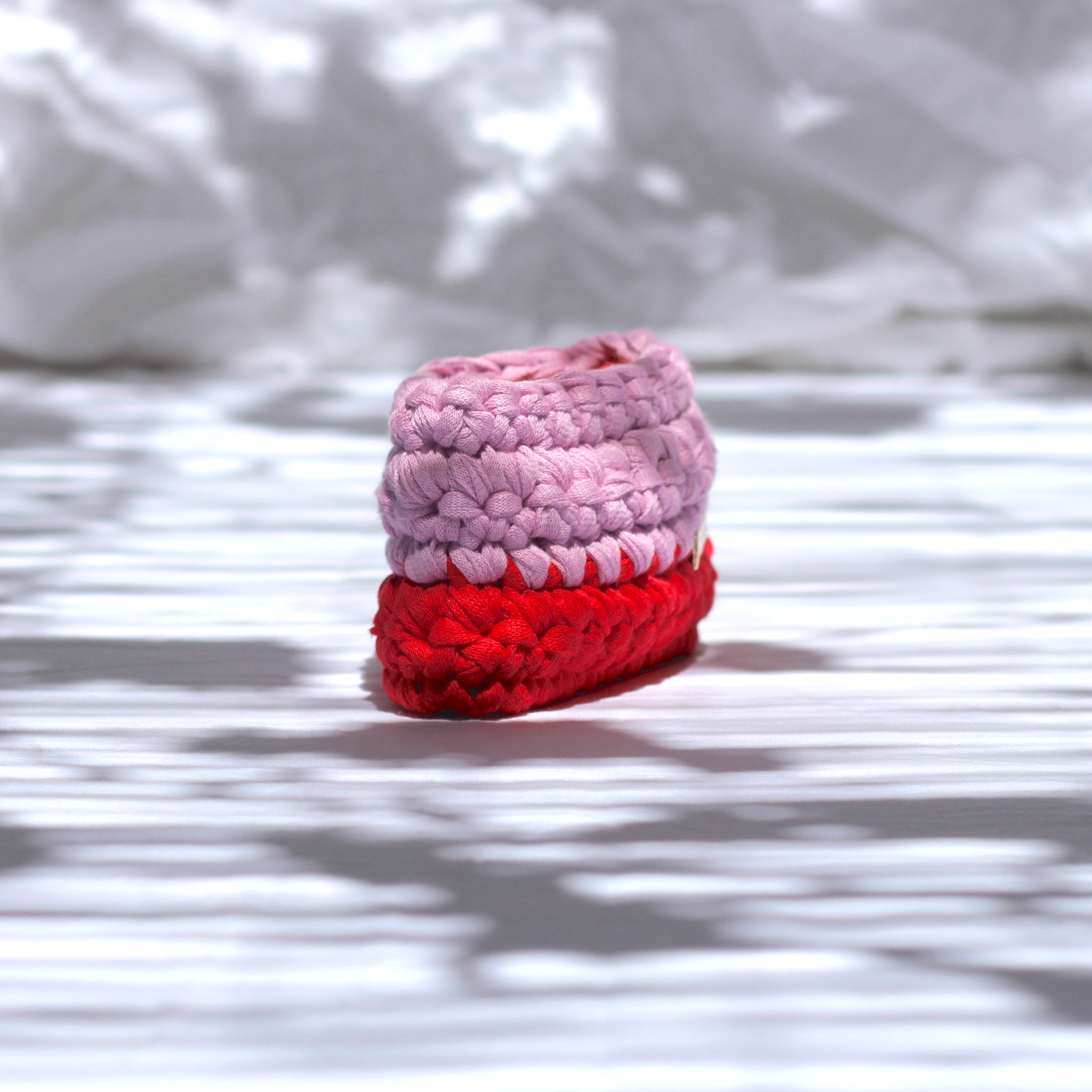 Porte cartes au crochet rouge et mauve