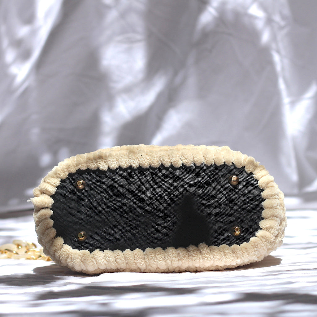Sac bandoulière au crochet velours crème