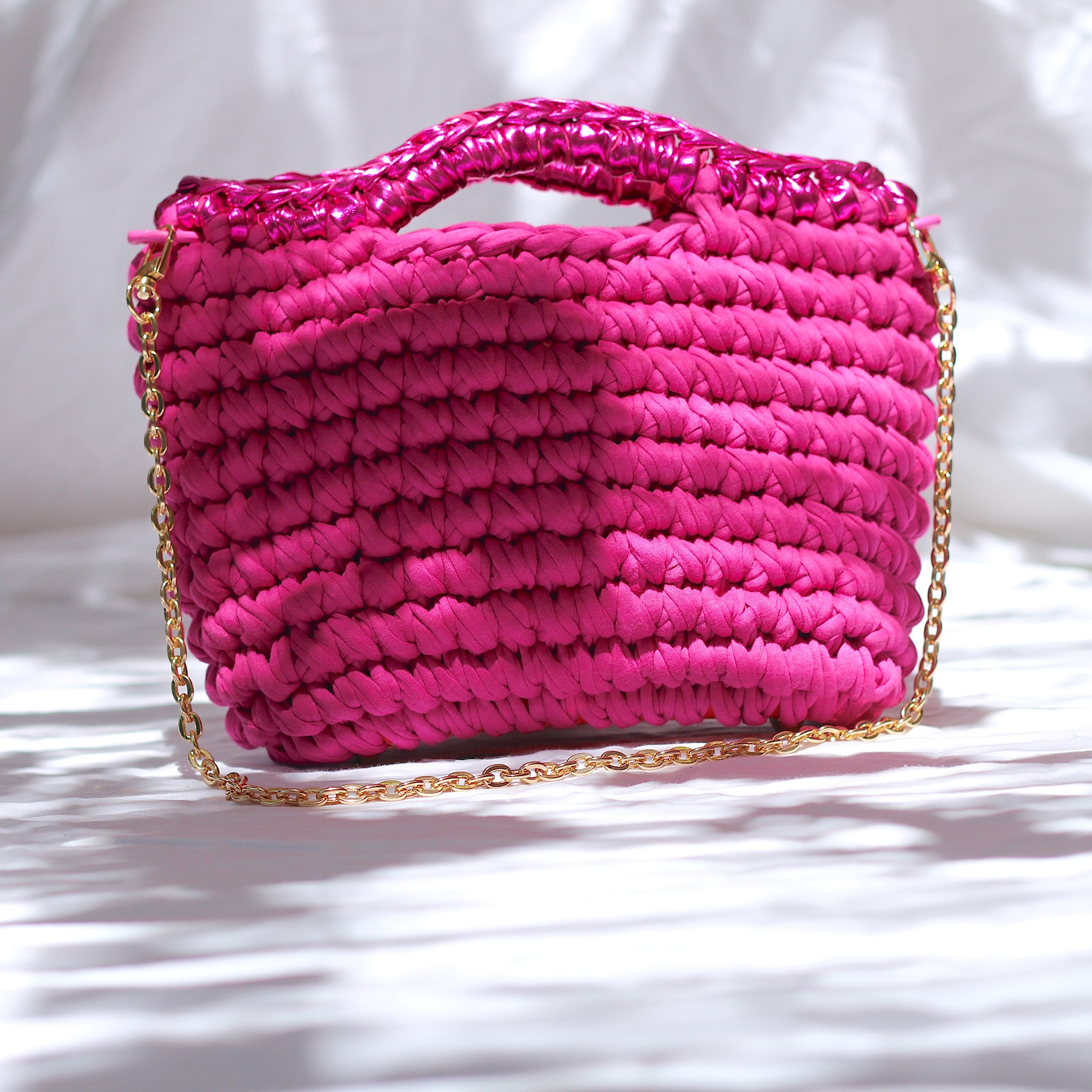 Sac à main au crochet fuchsia