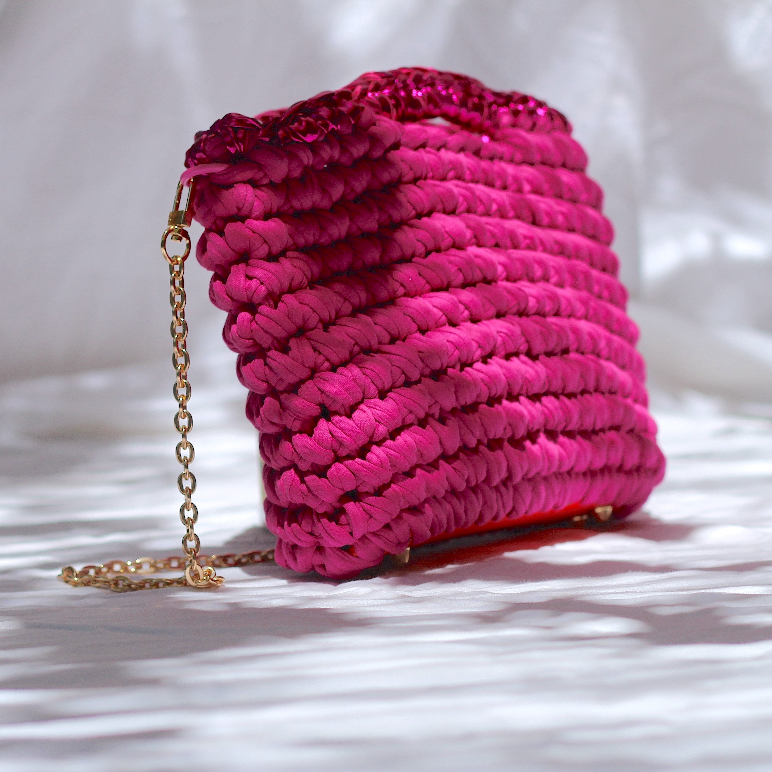 Sac à main au crochet fuchsia