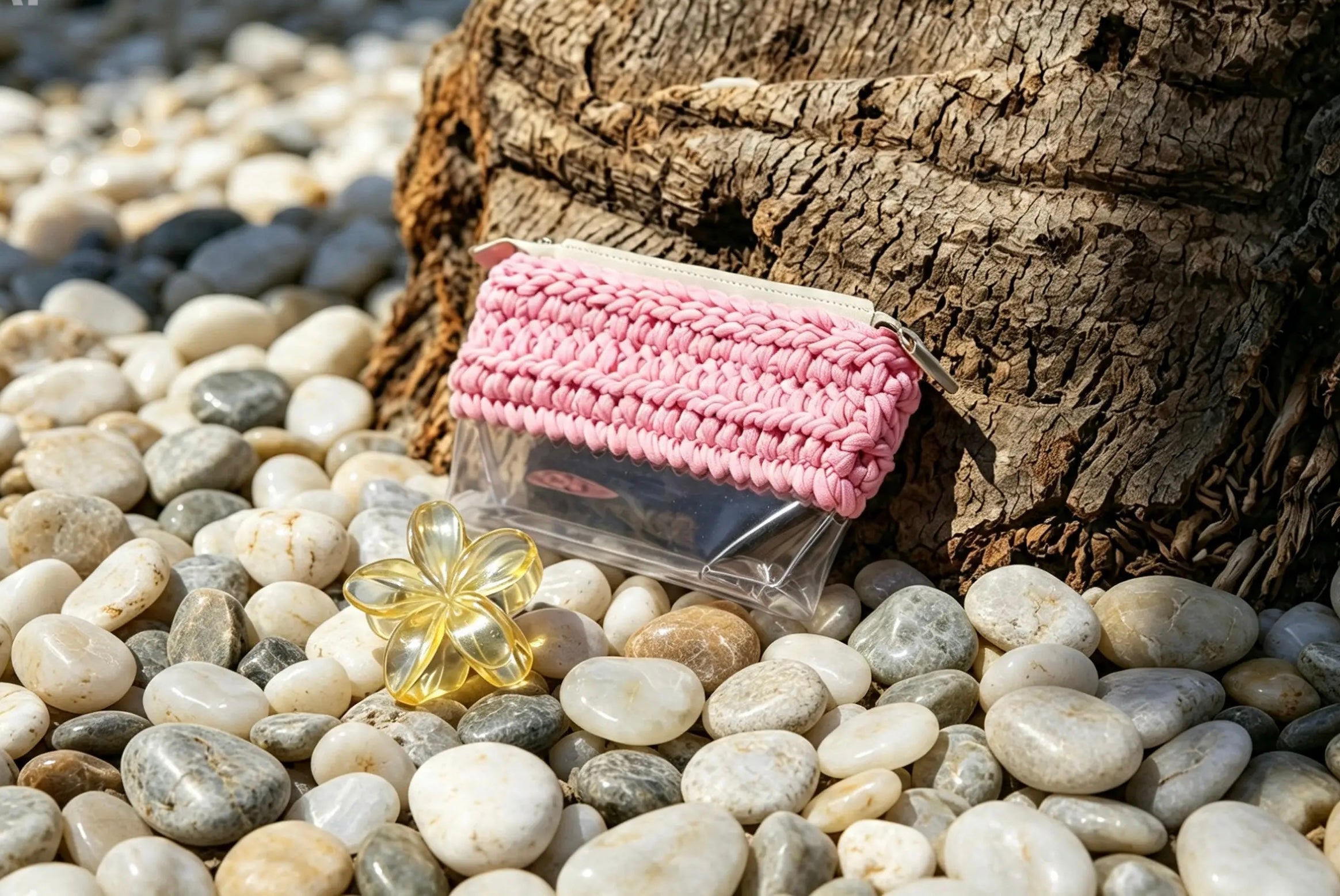 Trousse au crochet rose et fond transparent