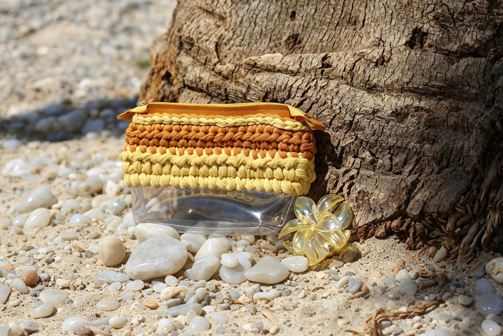 Trousse au crochet camel et jaune