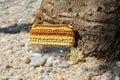 Trousse au crochet camel et jaune